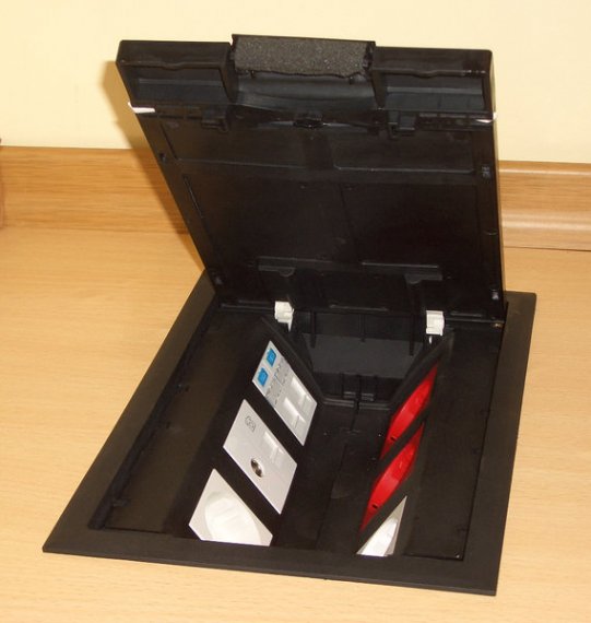 Фотография товара 'Ecoplast LUK/6 Люк в пол на 6 модулей с суппортом и коробкой (45х45мм) 70060+70160, пластик 70062'